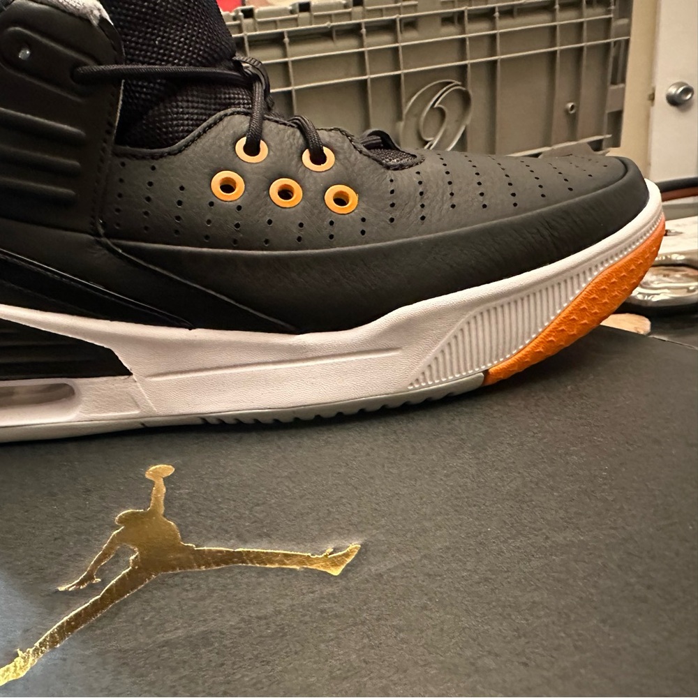 Jordan Max Aura 5 BRAND NEW